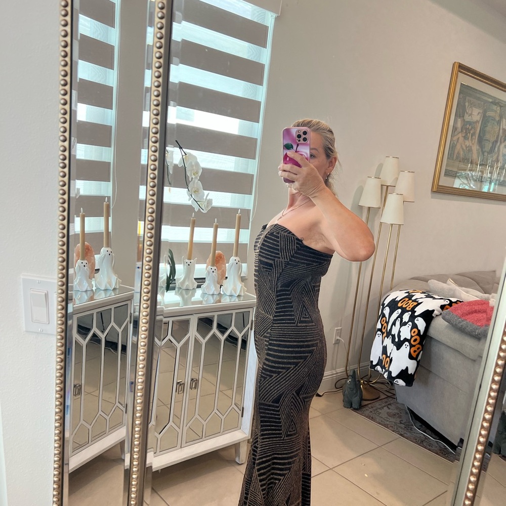 Elegant Strapless Black and Gold Evening Dress - Picture 2 of 9